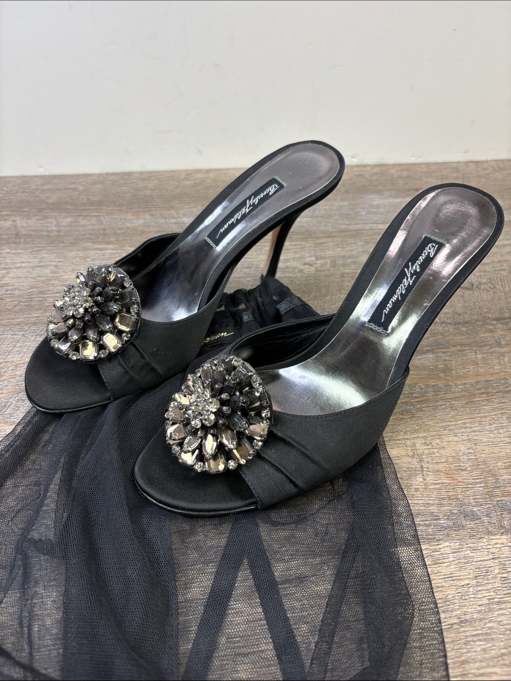 🖤Beverly Feldman Bravado Embellished Satin Mule Heels Black Crystal Size 8.5